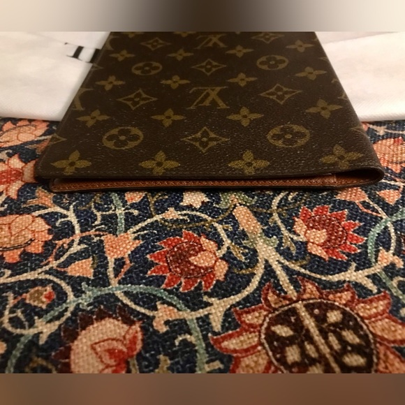 Louis Vuitton Agenda - Picture 11 of 13